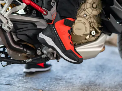 Jakie buty motocyklowe na lato zapewnią komfort i ochronę?