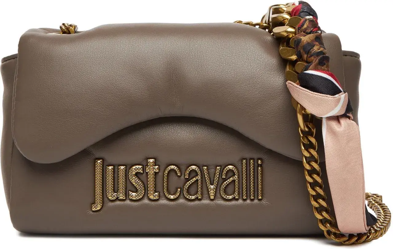 Brązowa torebka Just Cavalli z tłoczonym logo i złotym łańcuszkiem ozdobionym apaszką. Just Cavalli co to za marka? Luksusowa.